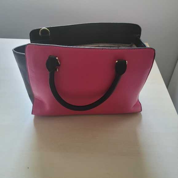 Micheal kors purse - Picture 2 of 4